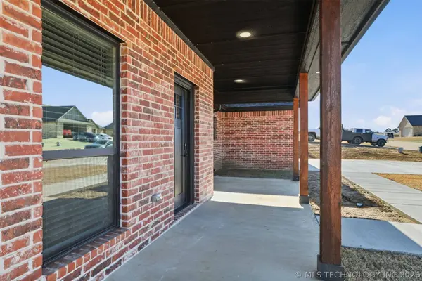1906 Boxer LN, Durant, OK 74701