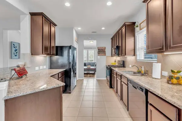 301 Cabernet DR, Alvin, TX 77511