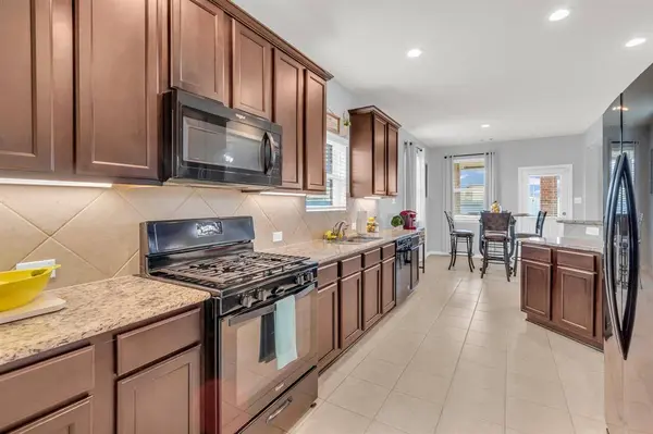 301 Cabernet DR, Alvin, TX 77511