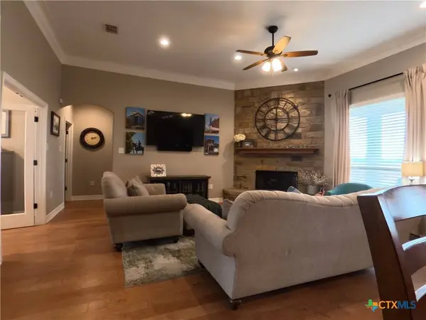 1132 Creekside Pond RD, Seguin, TX 78155