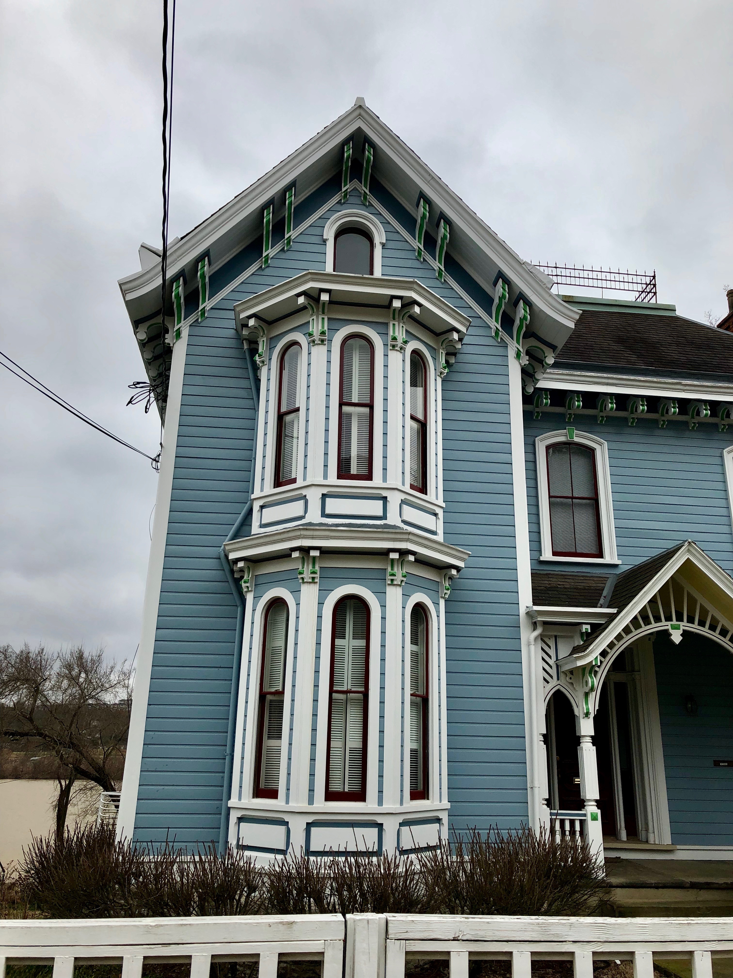 Victorian home along Riverside Drive in Cincinnati’s East End