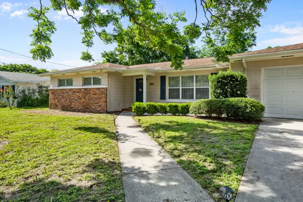 Celebrating the Sale: 1508 Avenue H NE, Winter Haven, FL Sells for $250,000
