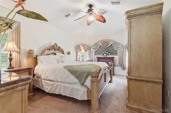 8090 N Golfview DR, Citrus Springs, FL 34434