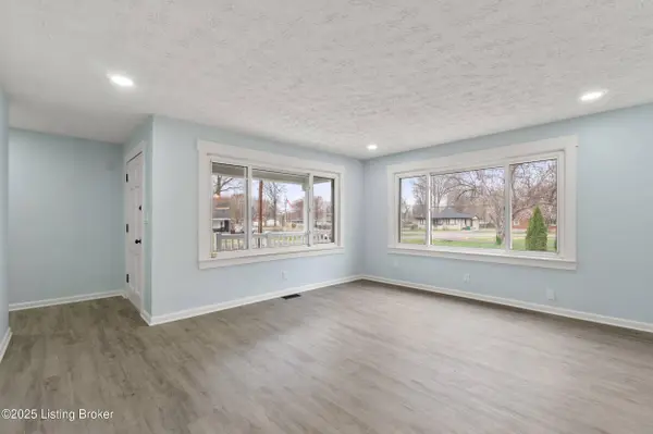 8103 Kerry Rd, Louisville, KY 40258
