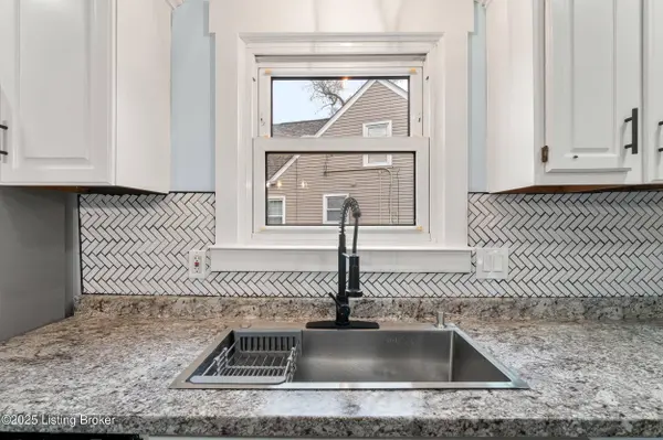 8103 Kerry Rd, Louisville, KY 40258
