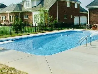 18505 Locust Creek Pl, Louisville, KY 40245
