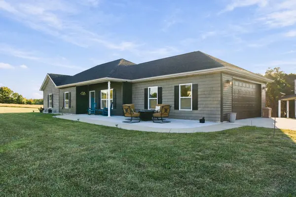 526 Luechtefeld Farm Dr, Leslie, MO 63056-1245