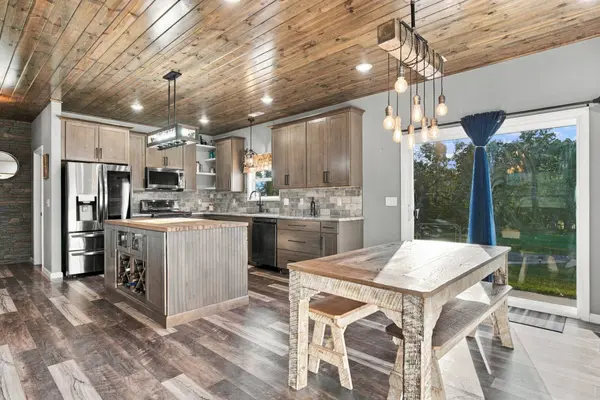 526 Luechtefeld Farm Dr, Leslie, MO 63056-1245