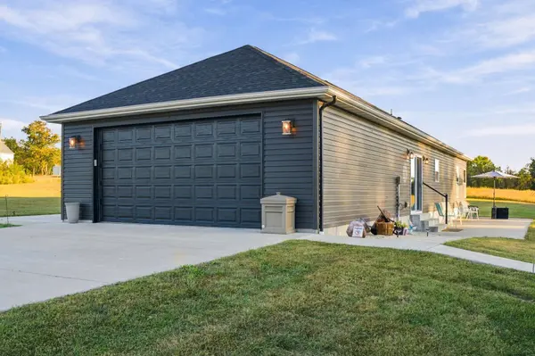 526 Luechtefeld Farm Dr, Leslie, MO 63056-1245