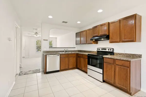 2338 CAMBERLY VW, Converse, TX 78109
