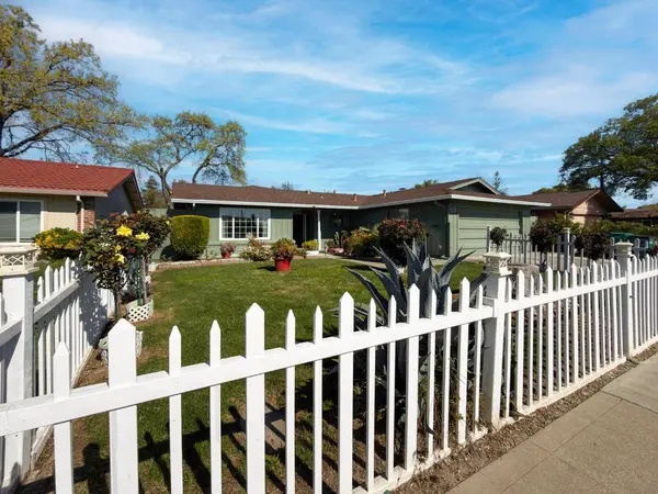 619 E Robinhood DR, Stockton, CA 95207