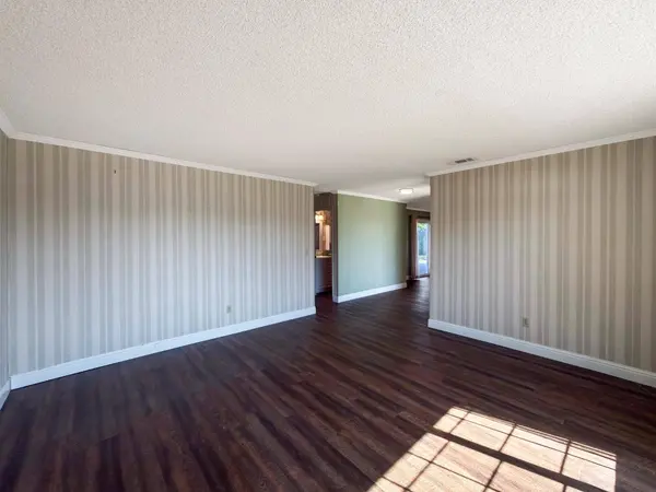 619 E Robinhood DR, Stockton, CA 95207