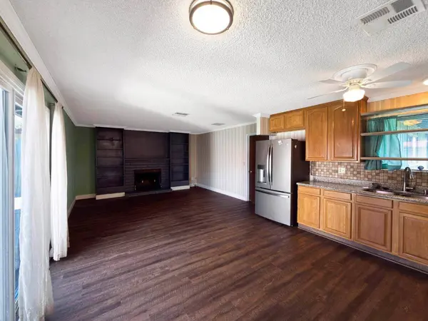 619 E Robinhood DR, Stockton, CA 95207