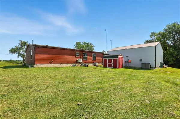 1082 NE 75 RD, Knob Noster, MO 65336