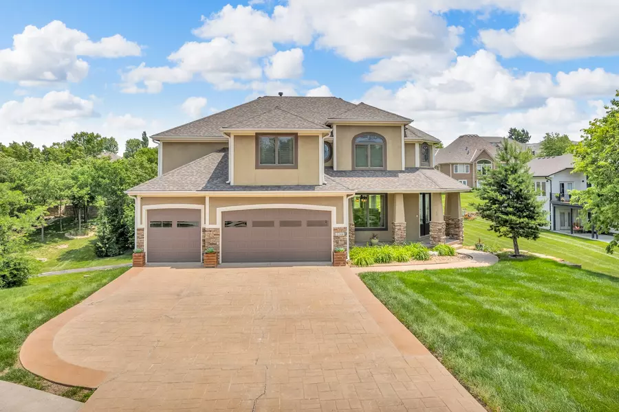 2204 SE Pine Gate CR, Blue Springs, MO 64014-5251