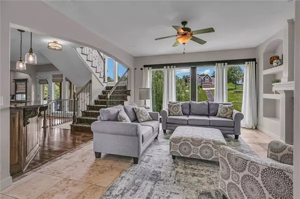 2204 SE Pine Gate CIR, Blue Springs, MO 64014