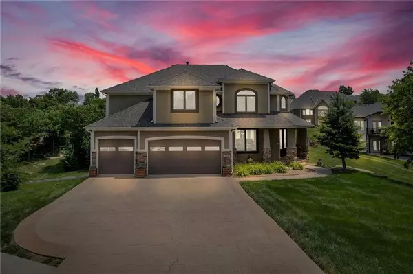 2204 SE Pine Gate CIR, Blue Springs, MO 64014