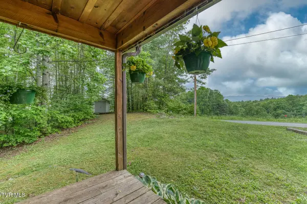 996 Fox Hollow RD, Mountain City, TN 37683