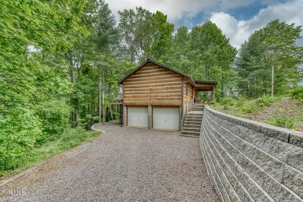 996 Fox Hollow RD, Mountain City, TN 37683