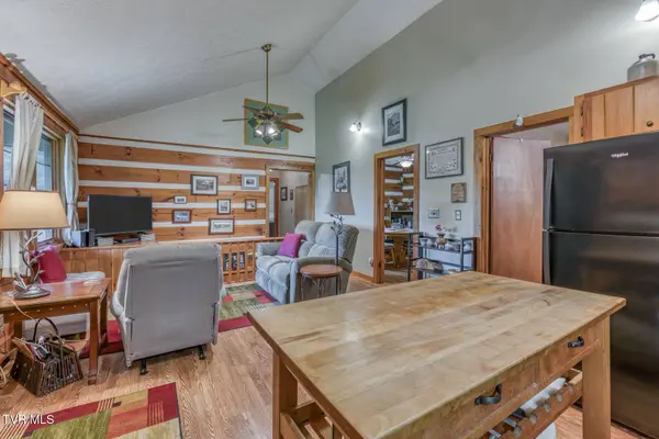 996 Fox Hollow RD, Mountain City, TN 37683