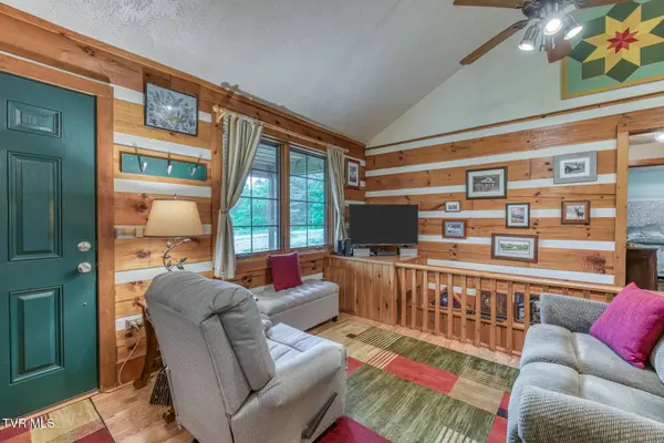 996 Fox Hollow RD, Mountain City, TN 37683