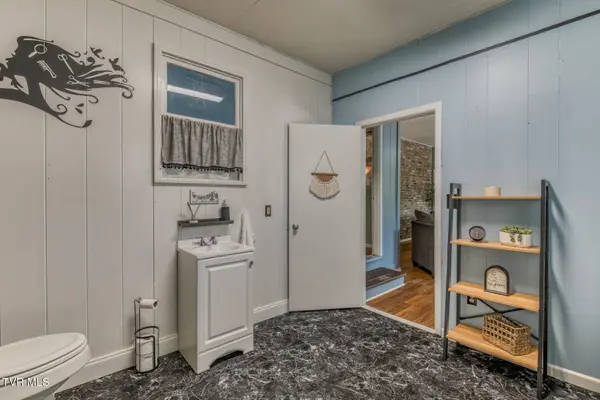 1402 Skyline DR, Johnson City, TN 37604