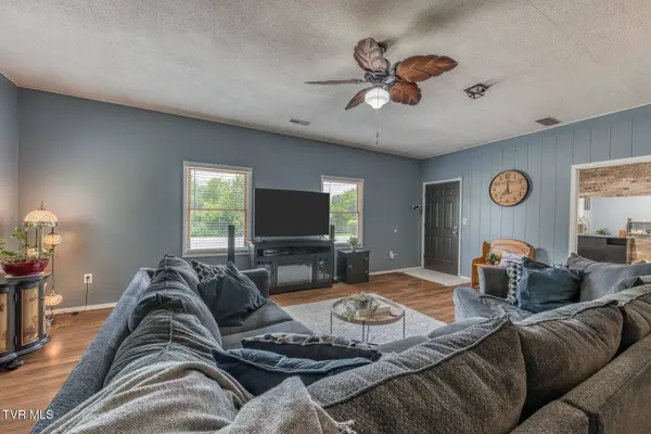 1402 Skyline DR, Johnson City, TN 37604