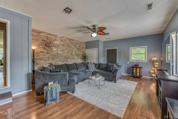 1402 Skyline DR, Johnson City, TN 37604