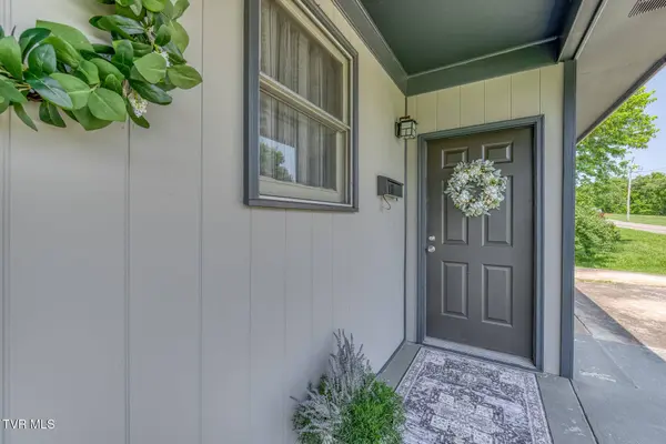 1402 Skyline DR, Johnson City, TN 37604