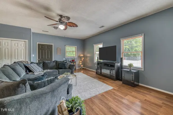 1402 Skyline DR, Johnson City, TN 37604