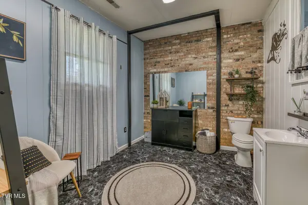 1402 Skyline DR, Johnson City, TN 37604