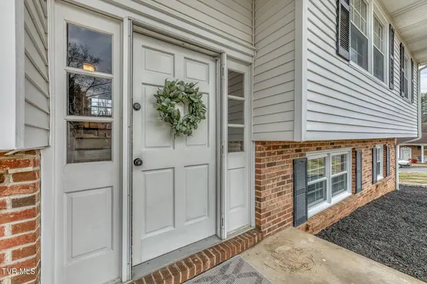 110 Hazelwood DR, Gray, TN 37615