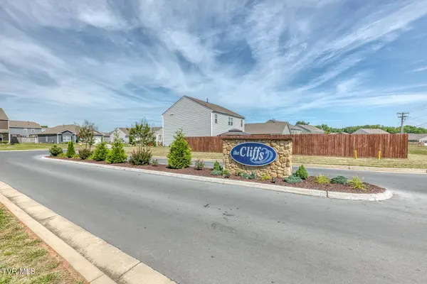 5581 Wildlife CIR, Piney Flats, TN 37686