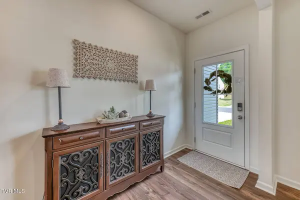 5581 Wildlife CIR, Piney Flats, TN 37686
