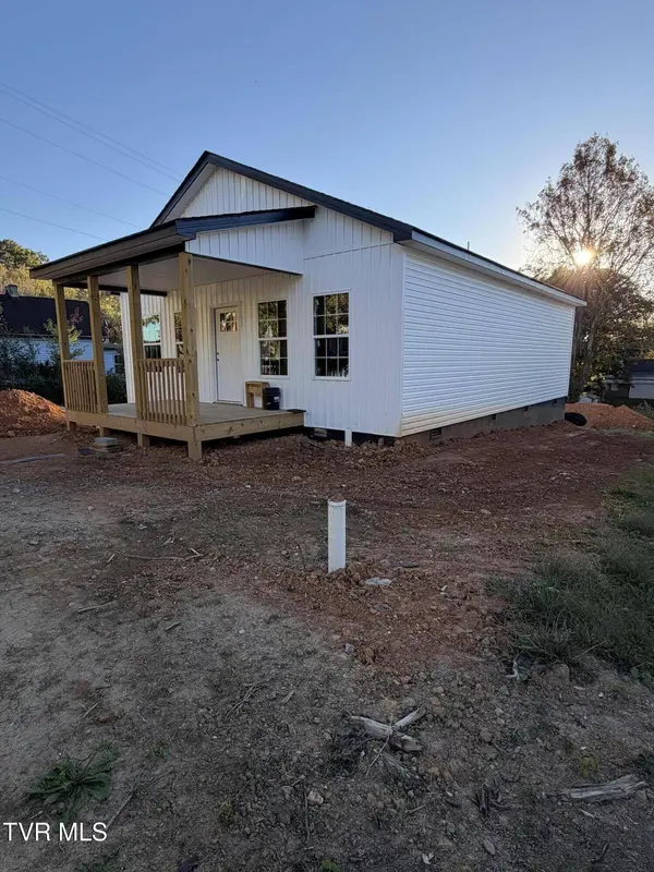 1008 Henry ST, Johnson City, TN 37601