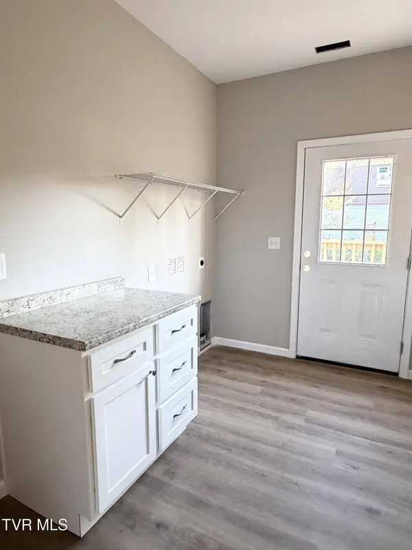1008 Henry ST, Johnson City, TN 37601