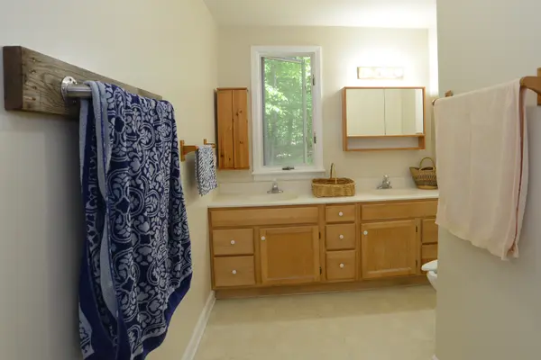 1298 Covered Bridge Dr, Madison, VA 22727-4335