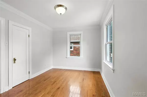 529 N 7th ST, St Charles, MO 63301