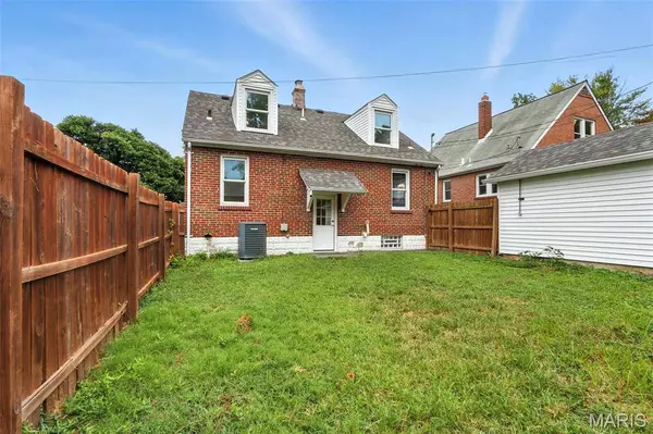 529 N 7th ST, St Charles, MO 63301