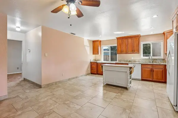 6241 Gena CT, Carmichael, CA 95608