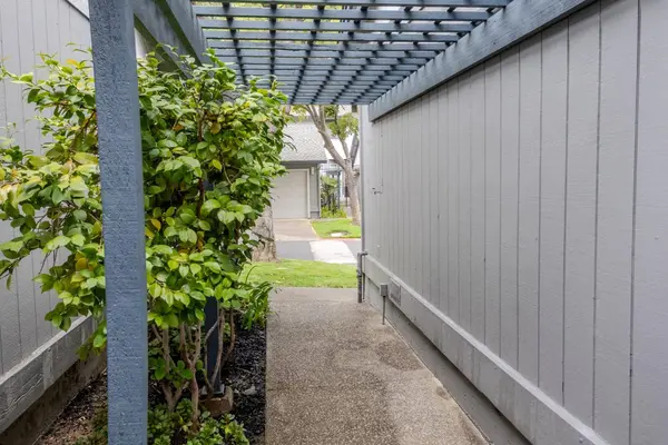 8103 Briar Ridge LN, Citrus Heights, CA 95610