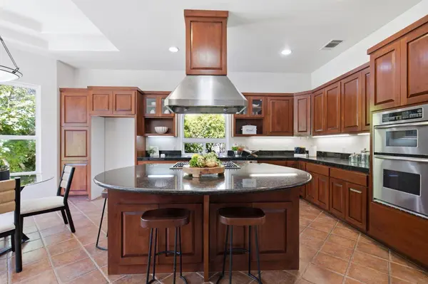 107 Egloff CIR, Folsom, CA 95630