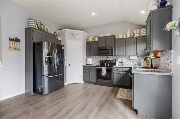 503 N Pine CT, Gardner, KS 66030