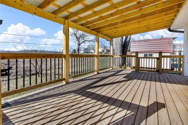 401 4th TER, Smithville, MO 64089