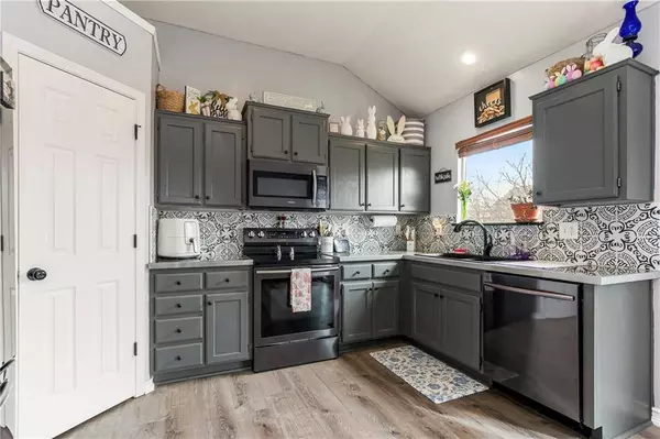 503 N Pine CT, Gardner, KS 66030