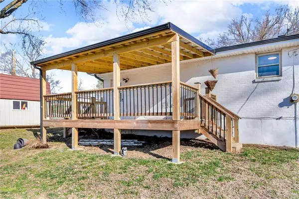 401 4th TER, Smithville, MO 64089