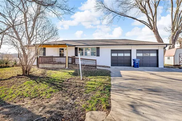 401 4th TER, Smithville, MO 64089