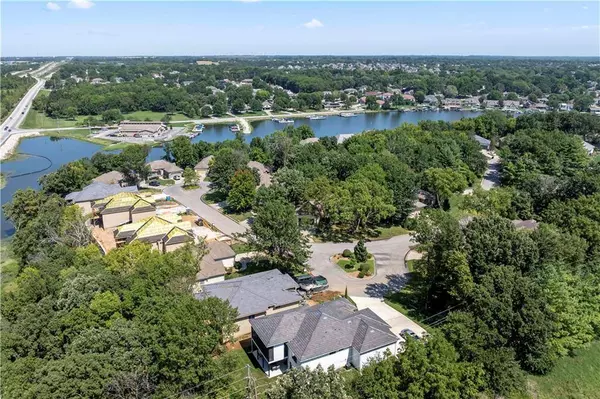 115 Teton RDG, Lake Winnebago, MO 64034