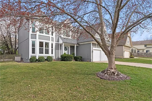 11503 Oakview DR, Lenexa, KS 66062