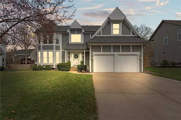 11503 Oakview DR, Lenexa, KS 66062